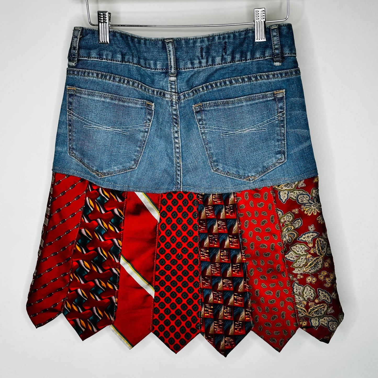 tie one on red skirt, [4/27]